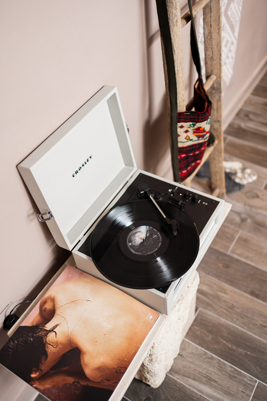 Vinyl records and slow-living details
